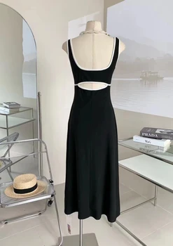 Летом 2023 года появилось новое облегающее платье с вырезом на талии, облегающее длинное женское платье на бретелях